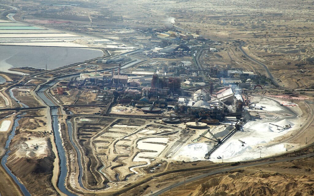 מפעלי ים המלח. 3 בדצמבר 2021 (צילום: משה שי / פלאש90) מפעלי ים המלח. 3 בדצמבר 2021 (צילום: משה שי / פלאש90)