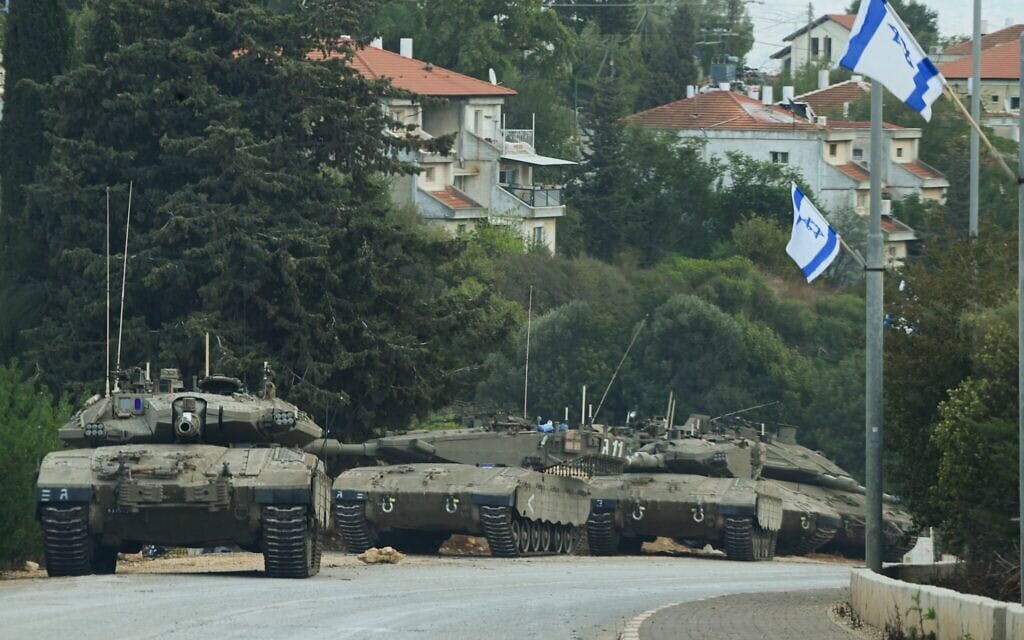 טנקים ישראליים במטולה, סמוך לגבול עם לבנון, 11 באוקטובר 2023 (צילום: תומר נויברג/פלאש90) טנקים ישראליים במטולה, סמוך לגבול עם לבנון, 11 באוקטובר 2023 (צילום: תומר נויברג/פלאש90)