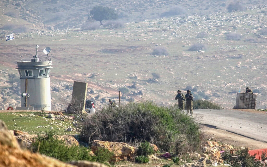 חיילי צה"ל בזירת פיגוע ירי במחסום תאיסיר שבגדה המערבית, 4 בפברואר 2025 (צילום: נאסר אשתייה/פלאש90) חיילי צה"ל בזירת פיגוע ירי במחסום תאיסיר שבגדה המערבית, 4 בפברואר 2025 (צילום: נאסר אשתייה/פלאש90)