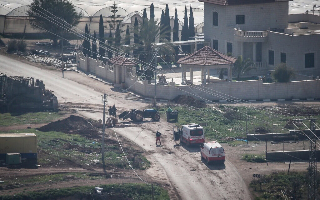 חיילי צה"ל חוסמים כביש סמוך לזירת פיגוע ירי במחסום תאיסיר שבגדה המערבית, 4 בפברואר 2025 (צילום: נאסר אשתייה/פלאש90) חיילי צה"ל חוסמים כביש סמוך לזירת פיגוע ירי במחסום תאיסיר שבגדה המערבית, 4 בפברואר 2025 (צילום: נאסר אשתייה/פלאש90)