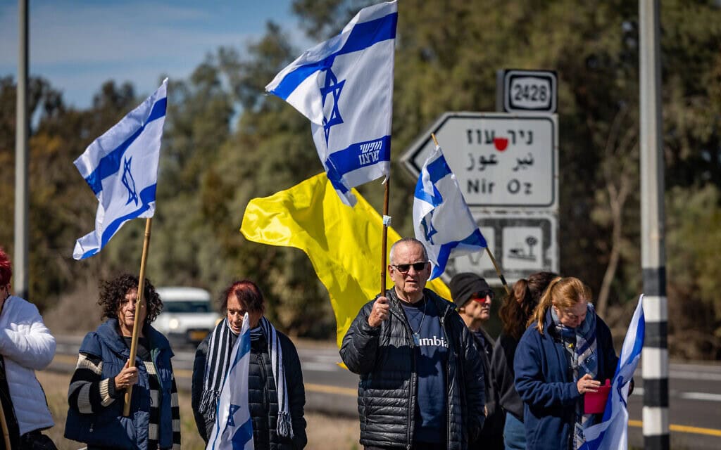 מסע הלוויה של עודד ליפשיץ בניר עוז, 25 בפברואר 2025 (צילום: יונתן זינדל/פלאש90) מסע הלוויה של עודד ליפשיץ בניר עוז, 25 בפברואר 2025 (צילום: יונתן זינדל/פלאש90)