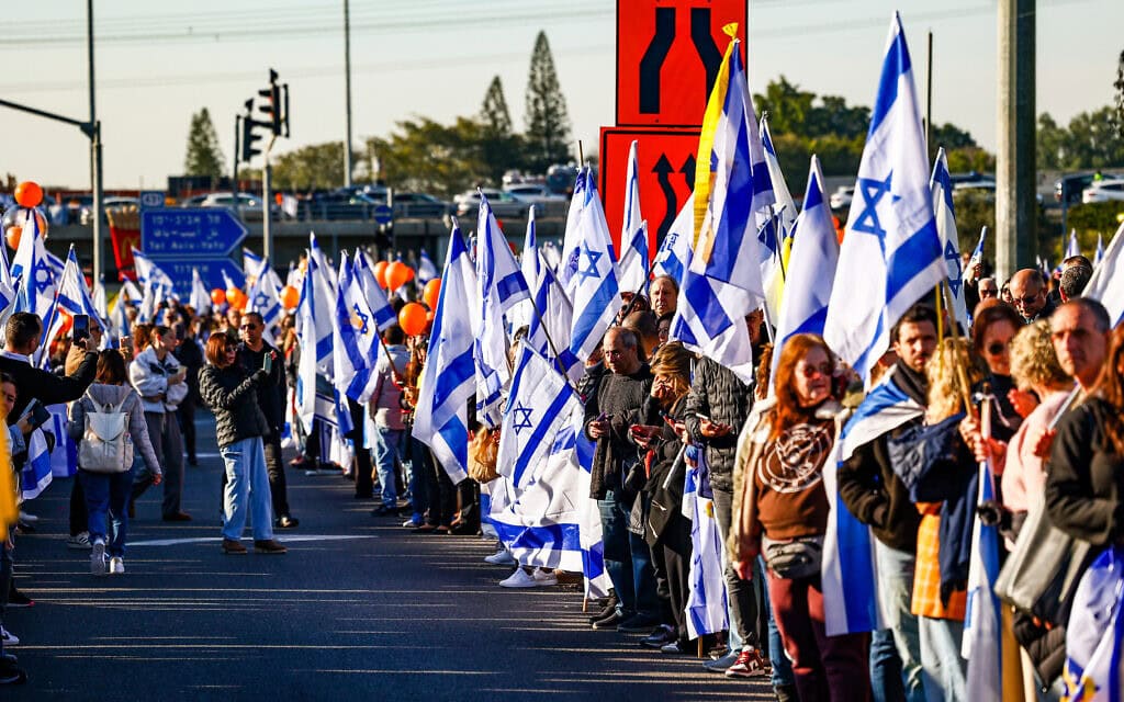 המונים במסע הלוויה של שירי, אריאל וכפיר ביבס בראשון לציון. 26 בפברואר 2025 (צילום: דור פזואלו/פלאש90) המונים במסע הלוויה של שירי, אריאל וכפיר ביבס בראשון לציון. 26 בפברואר 2025 (צילום: דור פזואלו/פלאש90)