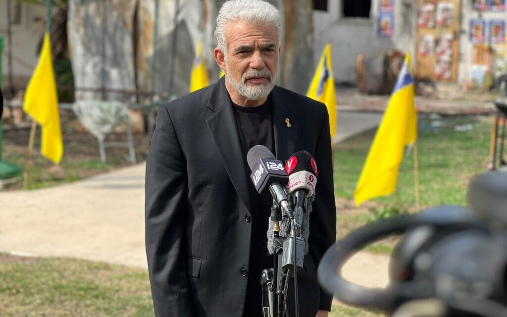 ראש האופוזיציה יאיר לפיד נושא דברים בניר עוז. 3 בפברואר 2025 ראש האופוזיציה יאיר לפיד נושא דברים בניר עוז. 3 בפברואר 2025