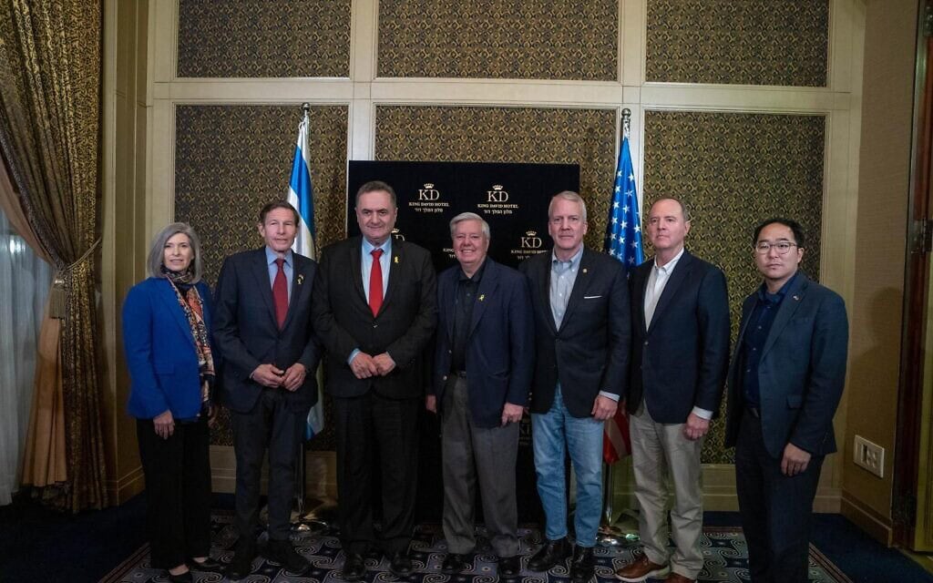 שר הביטחון ישראל כ"ץ בפגישה עם משלחת סנאטורים מארה"ב, 16 בפברואר 2025 (צילום: אריאל חרמוני, משרד הביטחון) שר הביטחון ישראל כ"ץ בפגישה עם משלחת סנאטורים מארה"ב, 16 בפברואר 2025 (צילום: אריאל חרמוני, משרד הביטחון)
