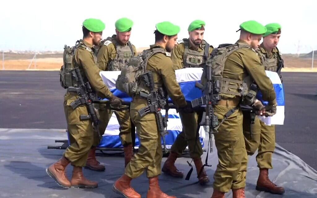 טקס שנערך לאחר העברת החטופים החללים לידי צה"ל בעזה. 20 בפברואר 2025 (צילום: דובר צה״ל ) טקס שנערך לאחר העברת החטופים החללים לידי צה"ל בעזה. 20 בפברואר 2025 (צילום: דובר צה״ל )