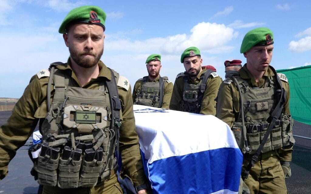 טקס שנערך לאחר העברת החטופים החללים לידי צה"ל בעזה. 20 בפברואר 2025 (צילום: דובר צה״ל ) טקס שנערך לאחר העברת החטופים החללים לידי צה"ל בעזה. 20 בפברואר 2025 (צילום: דובר צה״ל )
