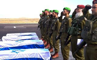 טקס שנערך לאחר העברת החטופים החללים לידי צה"ל בעזה. 20 בפברואר 2025 (צילום: דובר צה״ל ) טקס שנערך לאחר העברת החטופים החללים לידי צה"ל בעזה. 20 בפברואר 2025 (צילום: דובר צה״ל )