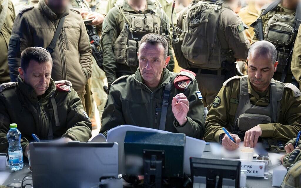 הרמטכ"ל, רב-אלוף הרצי הלוי, בפיקוד המרכז, 9 בפברואר 2025 (צילום: דובר צה"ל) הרמטכ"ל, רב-אלוף הרצי הלוי, בפיקוד המרכז, 9 בפברואר 2025 (צילום: דובר צה"ל)