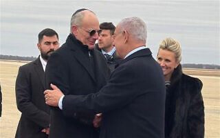 שגריר ישראל בארצות הברית יחיאל לייטר מקבל את פניו של ראש הממשלה בנימין נתניהו עם הגעתו לוושינגטון, 2 בפברואר 2025 (צילום: מחשבון X של יחיאל לייטר) שגריר ישראל בארצות הברית יחיאל לייטר מקבל את פניו של ראש הממשלה בנימין נתניהו עם הגעתו לוושינגטון, 2 בפברואר 2025 (צילום: מחשבון X של יחיאל לייטר)