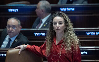 השרה להגנת הסביבה עידית סילמן במליאת הכנסת, 10 בפברואר 2025 (צילום: יונתן זינדל/פלאש90) השרה להגנת הסביבה עידית סילמן במליאת הכנסת, 10 בפברואר 2025 (צילום: יונתן זינדל/פלאש90)