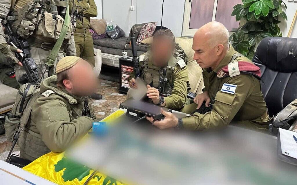 אלוף פיקוד הצפון אורי גורדין בתרגיל. 12 במרץ 2024 (צילום: דובר צה״ל) אלוף פיקוד הצפון אורי גורדין בתרגיל. 12 במרץ 2024 (צילום: דובר צה״ל)