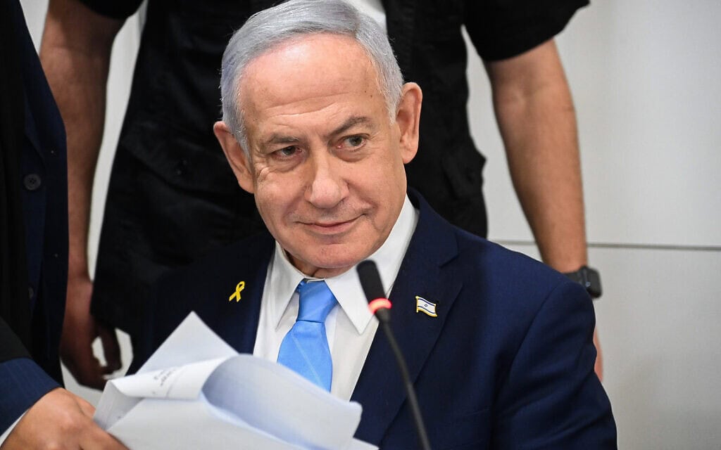 ראש ממשלת ישראל, בנימין נתניהו, מגיע לאולם בית המשפט המחוזי בתל אביב לפני תחילת עדותו במשפטו. 12 במרץ 2025 (צילום: Yair Sagi/POOL) ראש ממשלת ישראל, בנימין נתניהו, מגיע לאולם בית המשפט המחוזי בתל אביב לפני תחילת עדותו במשפטו. 12 במרץ 2025 (צילום: Yair Sagi/POOL)