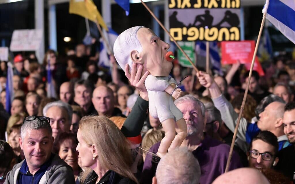 הפגנה נגד הכוונה להדיח את ראש שב"כ רונן בר, 18 במרץ 2025 (צילום: תומר נויברג/פלאש90) הפגנה נגד הכוונה להדיח את ראש שב"כ רונן בר, 18 במרץ 2025 (צילום: תומר נויברג/פלאש90)