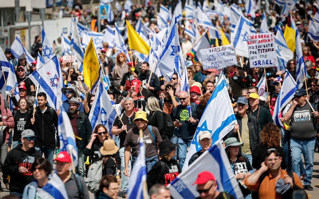 ישראלים משתתפים בצעדת מחאה נגד ראש הממשלה בנימין נתניהו וממשלתו, בירושלים, 23 במרץ 2025 (צילום: יונתן זינדל/ פלאש90) ישראלים משתתפים בצעדת מחאה נגד ראש הממשלה בנימין נתניהו וממשלתו, בירושלים, 23 במרץ 2025 (צילום: יונתן זינדל/ פלאש90)