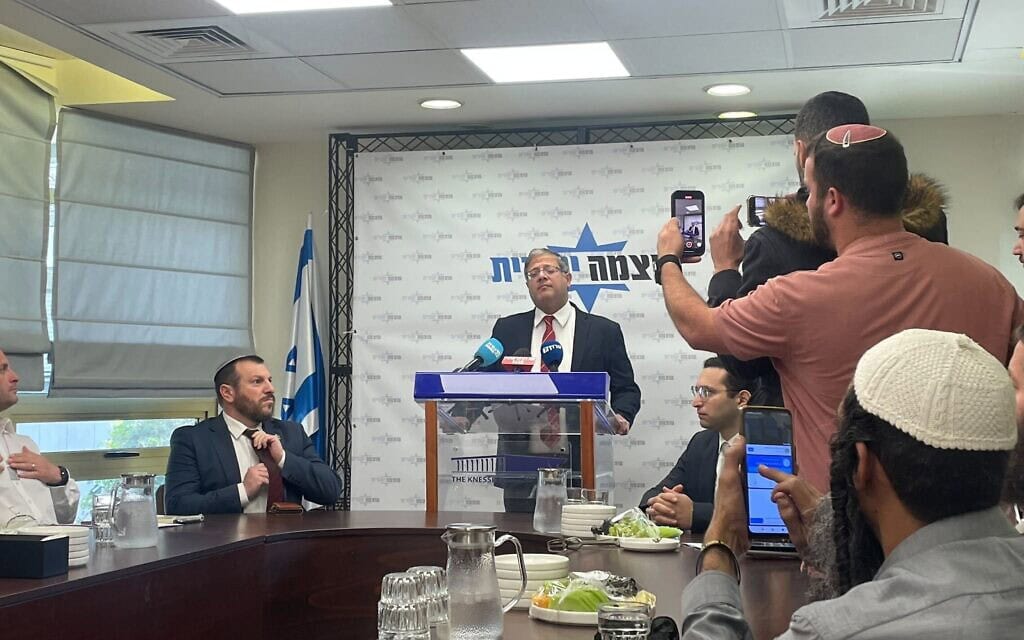 איתמר בן גביר לפני ישיבת סיעת עוצמה יהודית ב-24 במרץ 2025 (צילום: סם סוקול) איתמר בן גביר לפני ישיבת סיעת עוצמה יהודית ב-24 במרץ 2025 (צילום: סם סוקול)