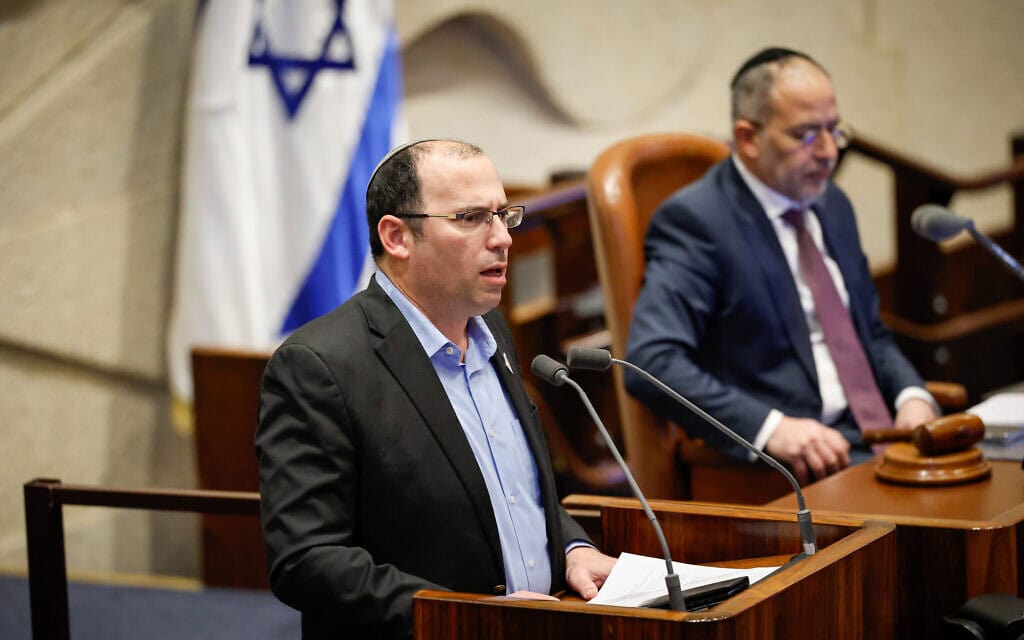 יו״ר ועדת חוקה ח״כ שמחה רוטמן נואם במליאה. 25 במרץ 2025 (צילום: נועם מושקוביץ, דוברות הכנסת) יו״ר ועדת חוקה ח״כ שמחה רוטמן נואם במליאה. 25 במרץ 2025 (צילום: נועם מושקוביץ, דוברות הכנסת)