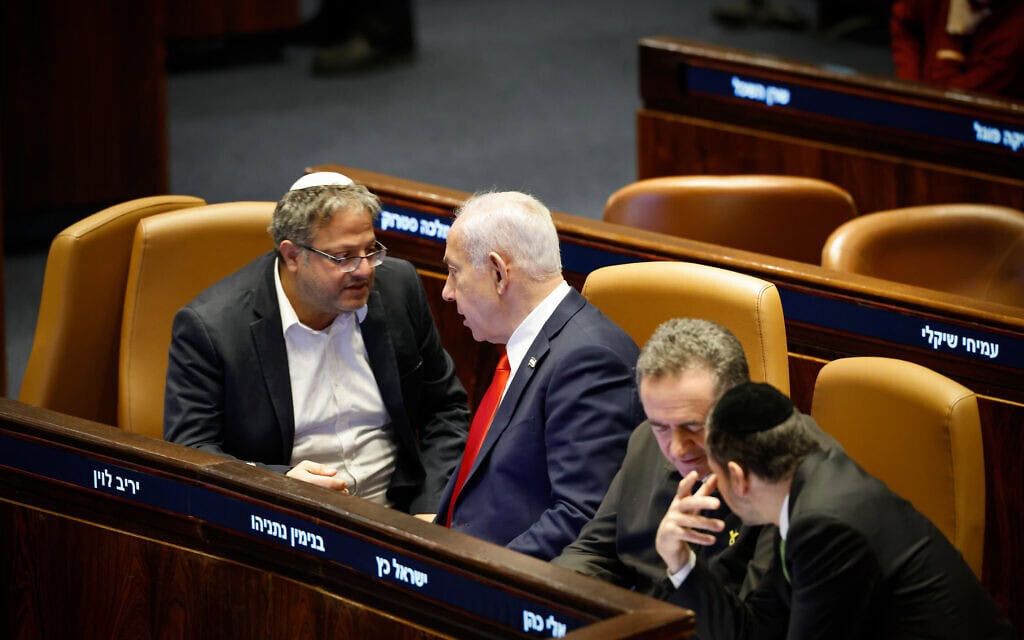 ראש הממשלה בנימין נתניהו משוחח עם השר לביטחון לאומי איתמר בן גביר במליאה. 27 במרץ 2025 (צילום: נועם מושקוביץ, דוברות הכנסת) ראש הממשלה בנימין נתניהו משוחח עם השר לביטחון לאומי איתמר בן גביר במליאה. 27 במרץ 2025 (צילום: נועם מושקוביץ, דוברות הכנסת)
