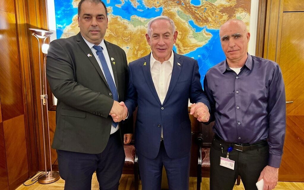 ראש הממשלה בנימין נתניהו וראש מועצת כסרא-סמיע ויו"ר פורום ראשי הרשויות הדרוזיות והצ'רקסיות, יאסר ג'דבאן (מימין) וחבר הכנסת עפיף עבד. 4 במרץ 2025 (צילום: דוברות ראש הממשלה) ראש הממשלה בנימין נתניהו וראש מועצת כסרא-סמיע ויו"ר פורום ראשי הרשויות הדרוזיות והצ'רקסיות, יאסר ג'דבאן (מימין) וחבר הכנסת עפיף עבד. 4 במרץ 2025 (צילום: דוברות ראש הממשלה)