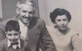 הדי בן-עמר והוריו (צילום: תמונה פרטית) הדי בן-עמר והוריו (צילום: תמונה פרטית)