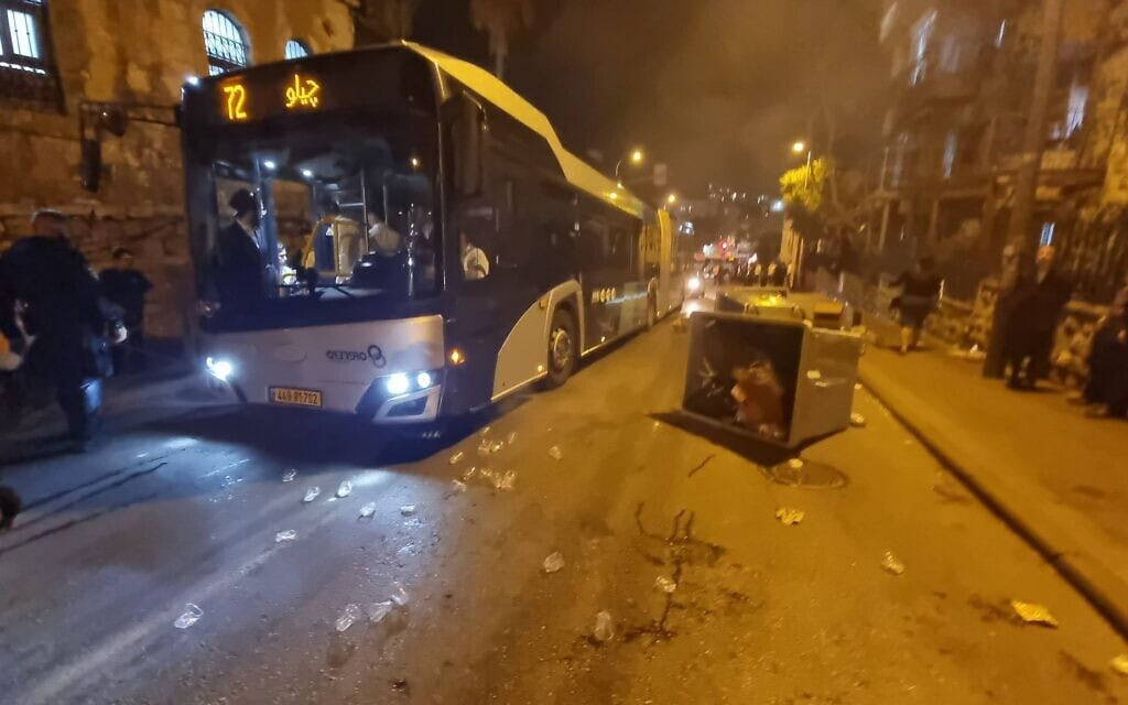 הפרת סדר בהפגנת חרדים נגד הגיוס בירושלים, 27 במרץ 2025 (צילום: דוברות המשטרה) הפרת סדר בהפגנת חרדים נגד הגיוס בירושלים, 27 במרץ 2025 (צילום: דוברות המשטרה)