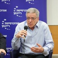 מני מזוז בכנס משפטי באוניברסיטת רייכמן, 21 באפריל 2025 (צילום: אלון גלבוע, דוברות אוניברסיטת רייכמן) מני מזוז בכנס משפטי באוניברסיטת רייכמן, 21 באפריל 2025 (צילום: אלון גלבוע, דוברות אוניברסיטת רייכמן)