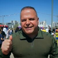 ראש עיריית אשקלון תומר גלאם חוגג ב"קרנבל באגם" באקו־פארק, 2025 (צילום: עיריית אשקלון, יוטיוב, צילום מסך) ראש עיריית אשקלון תומר גלאם חוגג ב"קרנבל באגם" באקו־פארק, 2025 (צילום: עיריית אשקלון, יוטיוב, צילום מסך)