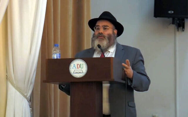 הרב שניאור סגל נואם בכנס על מורשת יהודית באוניברסיטת השפות של אזרבייג'ן, 30 באוגוסט 2023 (צילום: צילום מסך יוטיוב, מרכז דהאן/פלג לוי) הרב שניאור סגל נואם בכנס על מורשת יהודית באוניברסיטת השפות של אזרבייג'ן, 30 באוגוסט 2023 (צילום: צילום מסך יוטיוב, מרכז דהאן/פלג לוי)