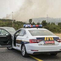 המשטרה מפנה את כביש 1 ויישובים באזור לטרון בעקבות השרפה, 30 באפריל 2025 (צילום: דוברות המשטרה) המשטרה מפנה את כביש 1 ויישובים באזור לטרון בעקבות השרפה, 30 באפריל 2025 (צילום: דוברות המשטרה)