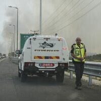 המשטרה מפנה את כביש 1 ויישובים באזור לטרון בעקבות השרפה, 30 באפריל 2025 (צילום: דוברות המשטרה) המשטרה מפנה את כביש 1 ויישובים באזור לטרון בעקבות השרפה, 30 באפריל 2025 (צילום: דוברות המשטרה)