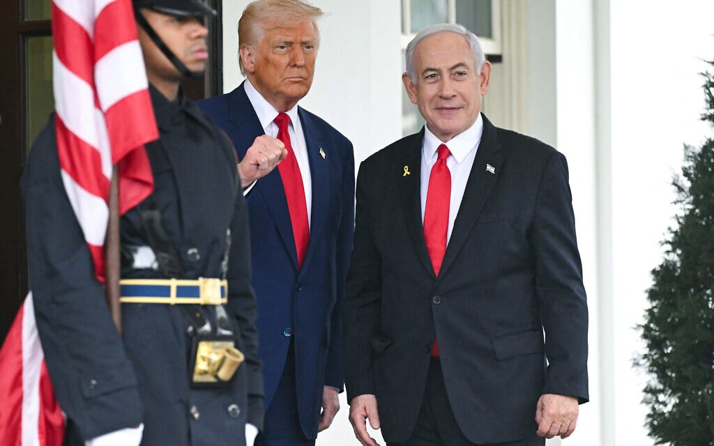 ראש הממשלה בנימין נתניהו הגיע לבית הלבן לקראת פגישתו עם נשיא ארה"ב דונלד טראמפ, 7 באפריל 2025 (צילום: SAUL LOEB / AFP) ראש הממשלה בנימין נתניהו הגיע לבית הלבן לקראת פגישתו עם נשיא ארה"ב דונלד טראמפ, 7 באפריל 2025 (צילום: SAUL LOEB / AFP)