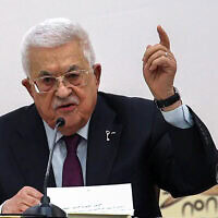 נשיא הרשות הפלסטינית אבו מאזן (מחמוד עבאס) נואם במושב ה־32 של אש"ף ברמאללה, 23 באפריל 2025 (צילום: Zain JAAFAR / AFP) נשיא הרשות הפלסטינית אבו מאזן (מחמוד עבאס) נואם במושב ה־32 של אש"ף ברמאללה, 23 באפריל 2025 (צילום: Zain JAAFAR / AFP)