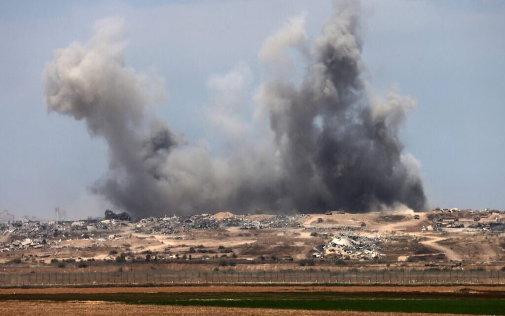 פיצוצים ברצועת עזה, 27 באפריל 2025 (צילום: Menahem KAHANA / AFP) פיצוצים ברצועת עזה, 27 באפריל 2025 (צילום: Menahem KAHANA / AFP)