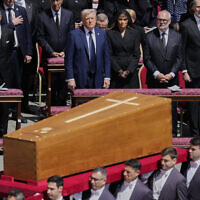 הלוויתו של האפיפיור פרציסקוס בוותיקן, 26 באפריל 2025 (צילום: AP Photo/Gregorio Borgia) הלוויתו של האפיפיור פרציסקוס בוותיקן, 26 באפריל 2025 (צילום: AP Photo/Gregorio Borgia)