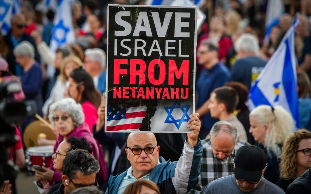 הפגנה נגד הממשלה בעקבות קטאר-גייט, 5 באפריל 2025 (צילום: אבשלום ששוני/פלאש90) הפגנה נגד הממשלה בעקבות קטאר-גייט, 5 באפריל 2025 (צילום: אבשלום ששוני/פלאש90)