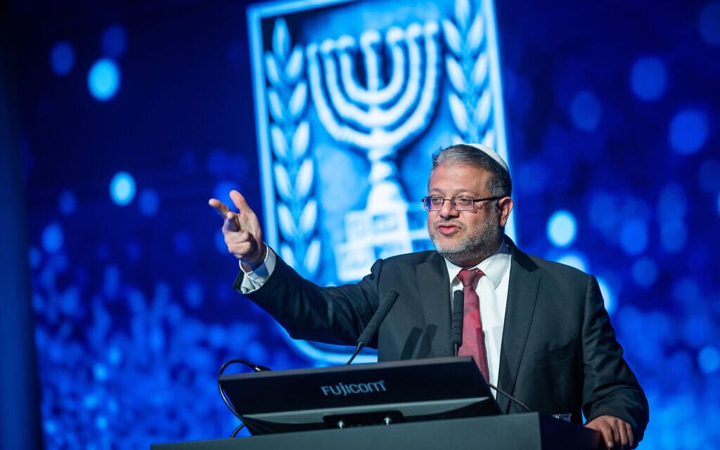השר לביטחון לאומי איתמר בן גביר נואם בטקס יום העצמאות של משטרת ישראל באקדמיה הארצית לשוטרים בבית שמש, 20 באפריל 2025 (צילום: חיים גולדברג/פלאש90) השר לביטחון לאומי איתמר בן גביר נואם בטקס יום העצמאות של משטרת ישראל באקדמיה הארצית לשוטרים בבית שמש, 20 באפריל 2025 (צילום: חיים גולדברג/פלאש90)