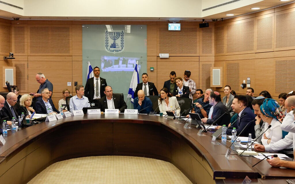 דיון ועדת חוקה. 27 באפריל 2025 (צילום: נועם מושקוביץ/דוברות הכנסת) דיון ועדת חוקה. 27 באפריל 2025 (צילום: נועם מושקוביץ/דוברות הכנסת)