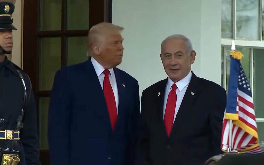 ראש הממשלה בנימין נתניהו הגיע לבית הלבן לקראת פגישתו עם נשיא ארה"ב דונלד טראמפ, 7 באפריל 2025 (צילום: צילום מסך) ראש הממשלה בנימין נתניהו הגיע לבית הלבן לקראת פגישתו עם נשיא ארה"ב דונלד טראמפ, 7 באפריל 2025 (צילום: צילום מסך)