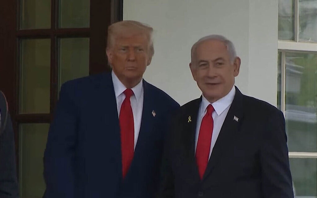 ראש הממשלה בנימין נתניהו הגיע לבית הלבן לקראת פגישתו עם נשיא ארה"ב דונלד טראמפ, 7 באפריל 2025 (צילום: צילום מסך) ראש הממשלה בנימין נתניהו הגיע לבית הלבן לקראת פגישתו עם נשיא ארה"ב דונלד טראמפ, 7 באפריל 2025 (צילום: צילום מסך)