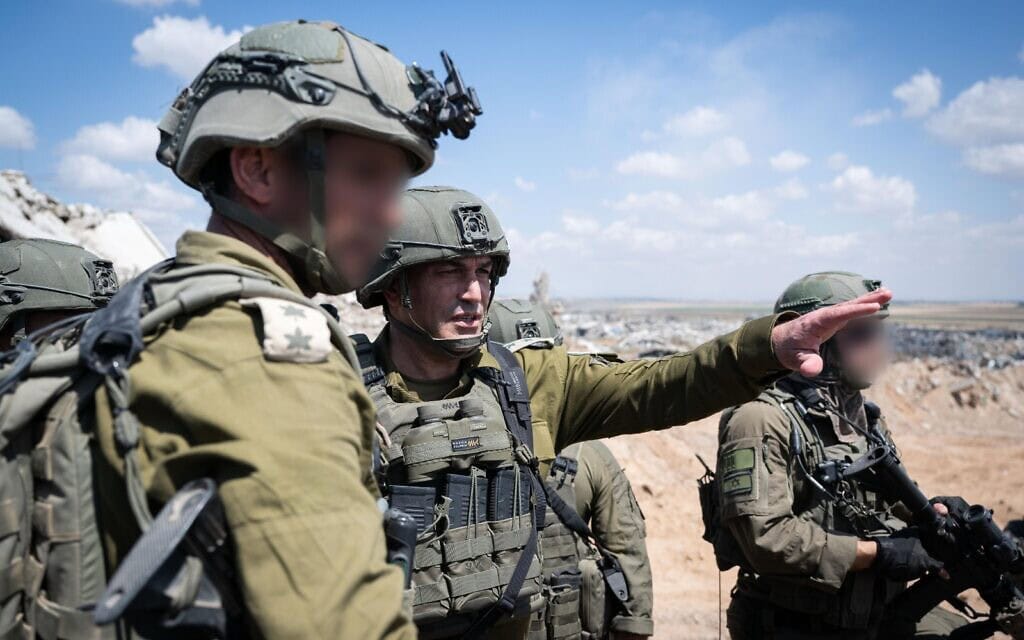 הרמטכ"ל רב-אלוף אייל זמיר בשג׳אעייה שברצועת עזה, 15 באפריל 2025 (צילום: דובר צה"ל) הרמטכ"ל רב-אלוף אייל זמיר בשג׳אעייה שברצועת עזה, 15 באפריל 2025 (צילום: דובר צה"ל)