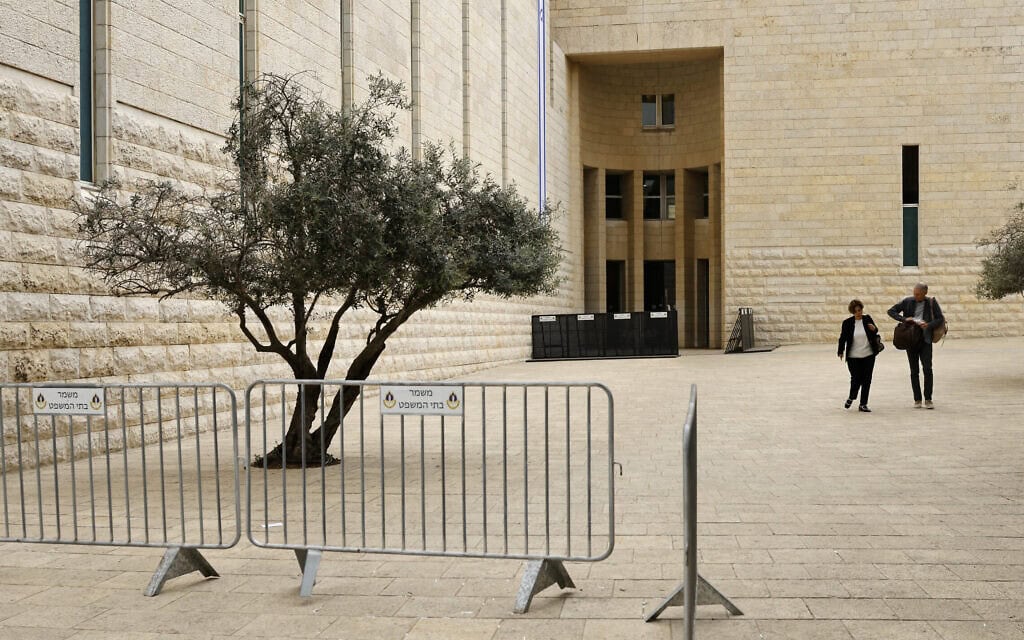 בית המשפט העליון בירושלים, 8 באפריל 2025 (צילום: John Wessels / AFP) בית המשפט העליון בירושלים, 8 באפריל 2025 (צילום: John Wessels / AFP)