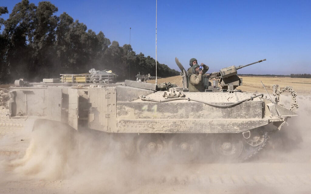 כוח של צה"ל שב ארצה מרצועת עזה, 8 במאי 2025 (צילום: Menahem Kahana / AFP) כוח של צה"ל שב ארצה מרצועת עזה, 8 במאי 2025 (צילום: Menahem Kahana / AFP)