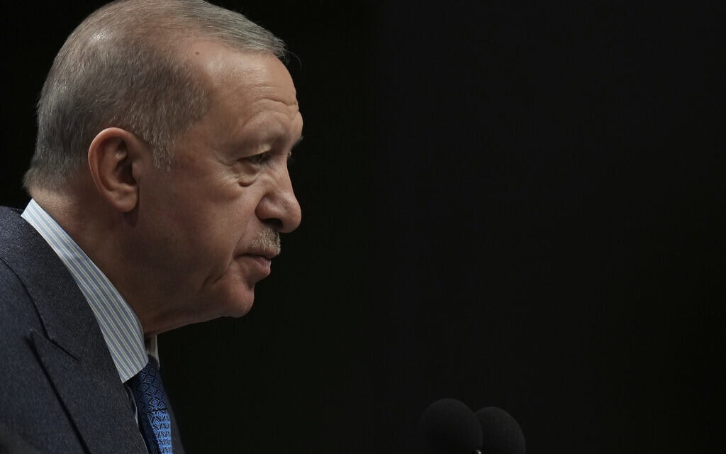 נשיא טורקיה רג'פ טייפ ארדואן בארמון הנשיאות באנקרה, 4 בפברואר 2025 (צילום: AP Photo/Francisco Seco) נשיא טורקיה רג'פ טייפ ארדואן בארמון הנשיאות באנקרה, 4 בפברואר 2025 (צילום: AP Photo/Francisco Seco)