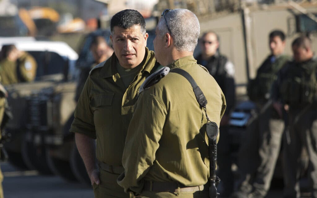 יואב (פולי) מרדכי בעת כהונתו כדובר צה"ל במחסום ביתוניא, 27 בפברואר 2013 (צילום: יונתן זינדל/פלאש90) יואב (פולי) מרדכי בעת כהונתו כדובר צה"ל במחסום ביתוניא, 27 בפברואר 2013 (צילום: יונתן זינדל/פלאש90)