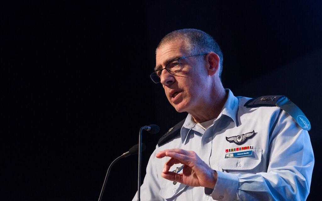 נמרוד שפר, כששימש כמפקד אגף התכנון, במלון מצודת דוד בירושלים, 11 בדצמבר 2014 (צילום: מרים אלסטר/פלאש90) נמרוד שפר, כששימש כמפקד אגף התכנון, במלון מצודת דוד בירושלים, 11 בדצמבר 2014 (צילום: מרים אלסטר/פלאש90)