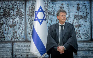 נשיא בית המשפט העליון יצחק עמית בבית הנשיא, 10 באפריל 2025 (צילום: חיים גולדברג/פלאש90) נשיא בית המשפט העליון יצחק עמית בבית הנשיא, 10 באפריל 2025 (צילום: חיים גולדברג/פלאש90)