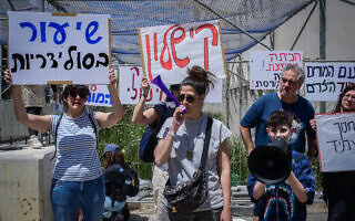 מחאת המורות מול מטה ההסתדרות בתל אביב. 8 במאי 2025 (צילום: אבשלום ששוני/פלאש90) מחאת המורות מול מטה ההסתדרות בתל אביב. 8 במאי 2025 (צילום: אבשלום ששוני/פלאש90)