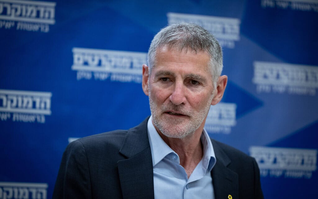 יו"ר מפלגת הדמוקרטים, יאיר גולן, בישיבת סיעה בכנסת, 26 במאי 2025 (צילום: נועם רבקין פנטון/פלאש90) יו"ר מפלגת הדמוקרטים, יאיר גולן, בישיבת סיעה בכנסת, 26 במאי 2025 (צילום: נועם רבקין פנטון/פלאש90)