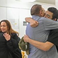 עידן אלכסנדר מגיע לבית החולים איכילוב, 12 במאי 2025 (צילום: קובי גדעון/לע"מ) עידן אלכסנדר מגיע לבית החולים איכילוב, 12 במאי 2025 (צילום: קובי גדעון/לע"מ)