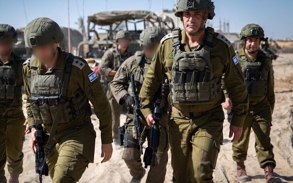 הרמטכ"ל אייל זמיר בחאן יונס, 25 במאי 2025 (צילום: צה"ל) הרמטכ"ל אייל זמיר בחאן יונס, 25 במאי 2025 (צילום: צה"ל)