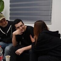 עידן אלכסנדר במפגש הראשון עם משפחתו בנקודת הקליטה הראשונית ברעים, 12 במאי 2025 (צילום: דובר צה עידן אלכסנדר במפגש הראשון עם משפחתו בנקודת הקליטה הראשונית ברעים, 12 במאי 2025 (צילום: דובר צה